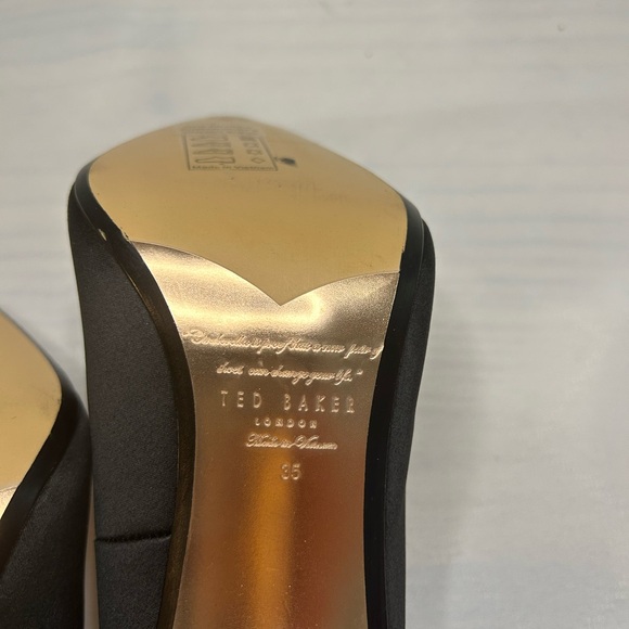 TED BAKER- Brayden Brooch Detail Courts Heels (NWOT) US Size 5.5 EU Size 35 - Picture 10 of 11
